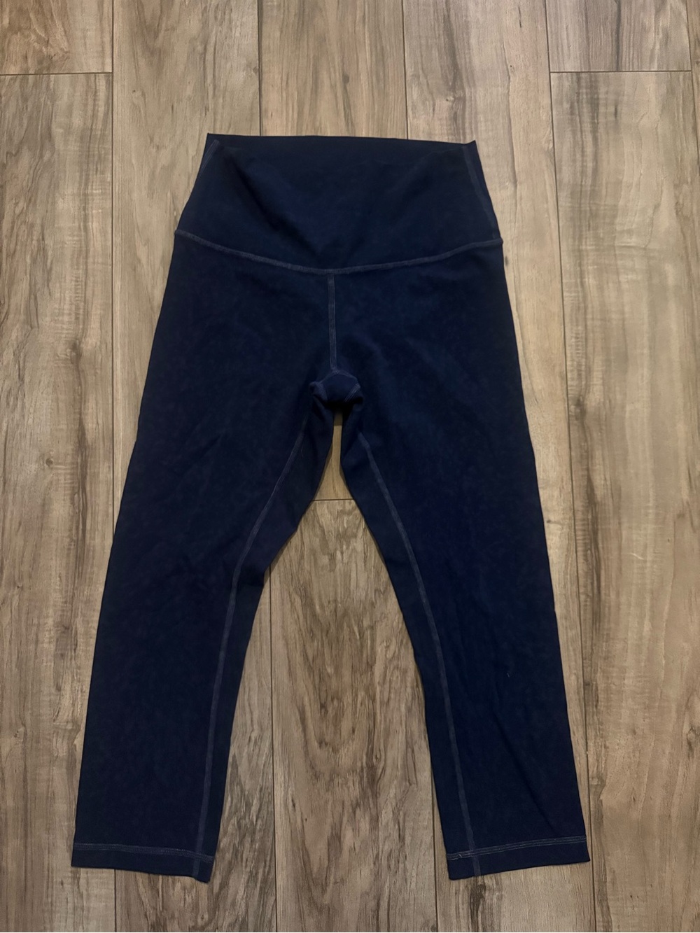 Lululemon  Navy Capri leggings